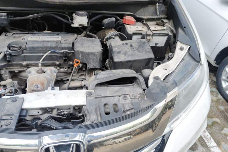 Used Honda Odyssey 2018 2.4L Comfort Version Engine Bay Left
