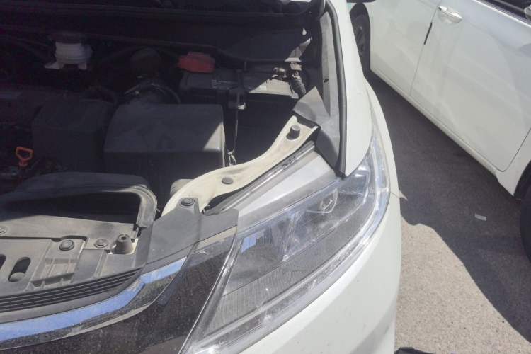 Used Honda Odyssey 2018 2.4L Smart Edition Engine Bay Left