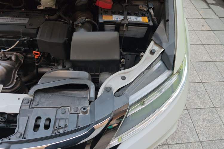 Used Honda Odyssey 2018 2.4L Smart Edition Engine Bay Left