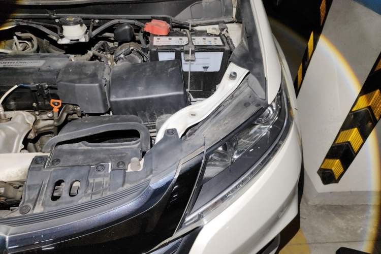 Used Honda Odyssey 2018 2.4L Comfort Version Engine Bay Left