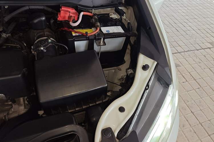 Used Honda Odyssey 2018 2.4L Smart Edition Engine Bay Left