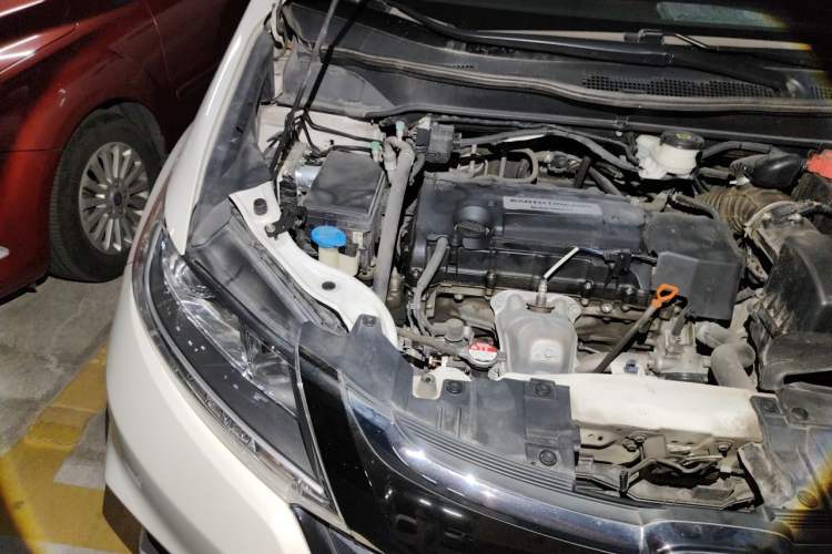 Used Honda Odyssey 2018 2.4L Comfort Version Engine Bay Right