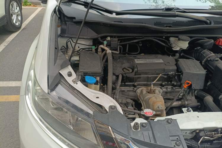 Used Honda Odyssey 2018 2.4L Smart Edition Engine Bay Right