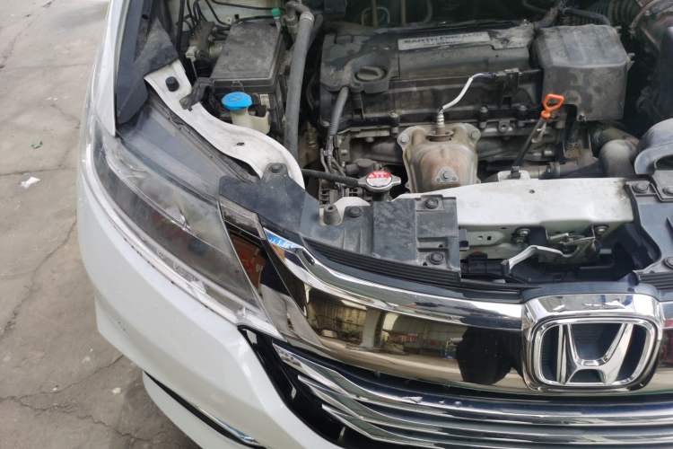 Used Honda Odyssey 2018 2.4L Comfort Version Engine Bay Right