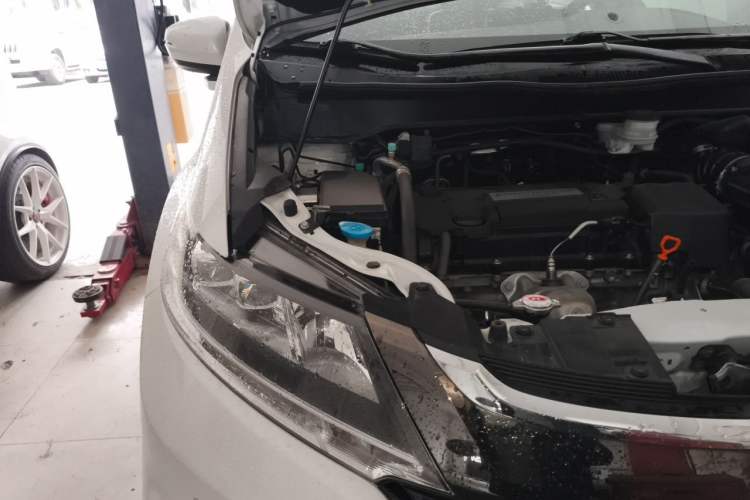 Used Honda Odyssey 2018 2.4L Smart Edition Engine Bay Right