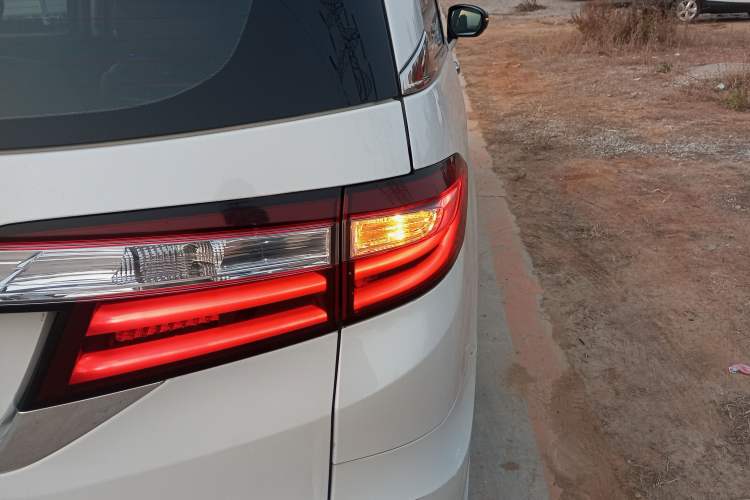Used Honda Odyssey 2018 2.4L Luxury Edition Exterior 2