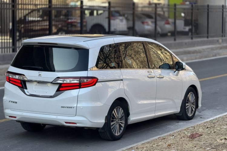 Used Honda Odyssey 2018 2.4L Luxury Edition Exterior 3