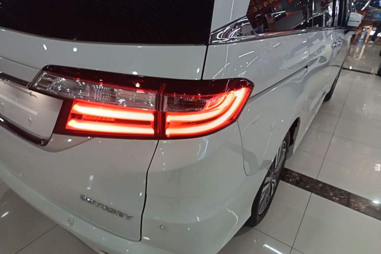 Used Honda Odyssey 2018 2.4L Supreme Edition Exterior 3