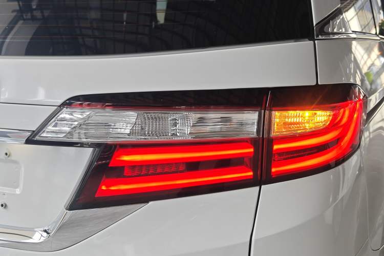 Used Honda Odyssey 2018 2.4L Luxury Edition Exterior 3