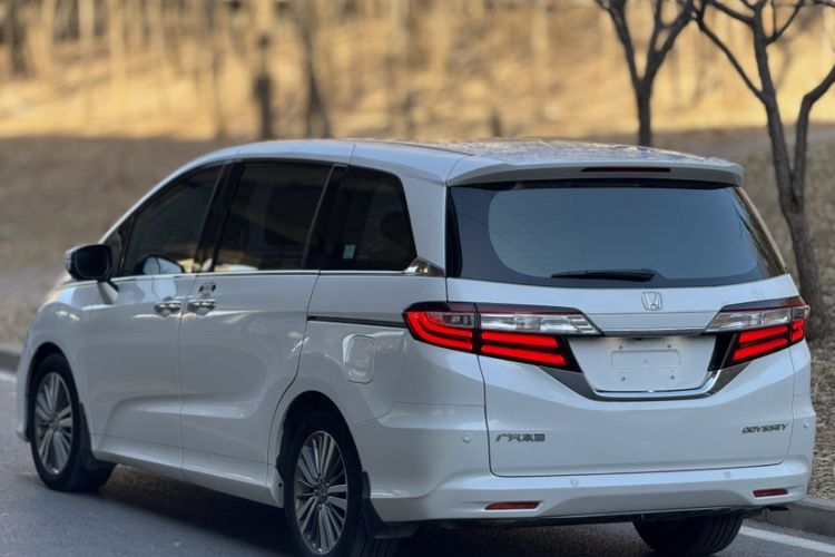 Used Honda Odyssey 2018 2.4L Luxury Edition Exterior 5