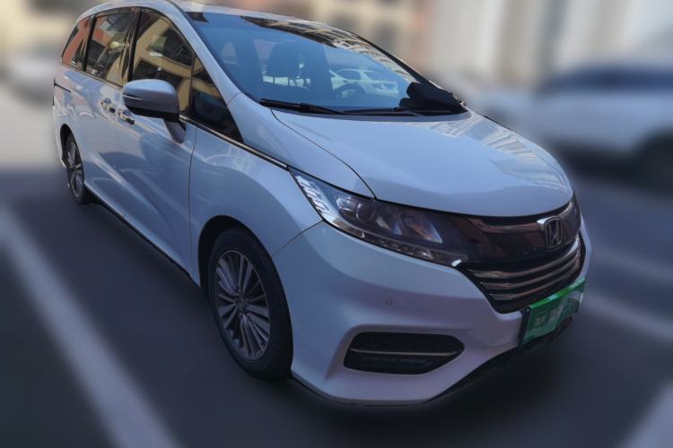 Used Honda Odyssey 2018 2.4L Luxury Edition Front Right 45 Deg