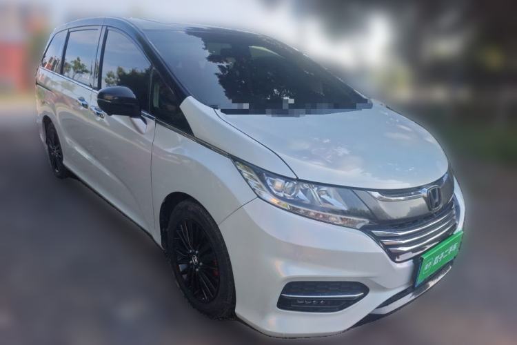 Used Honda Odyssey 2018 2.4L Luxury Edition Front Right 45 Deg