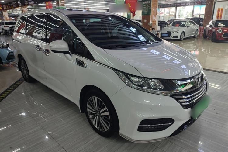 Used Honda Odyssey 2018 2.4L Luxury Edition Front Right 45 Deg