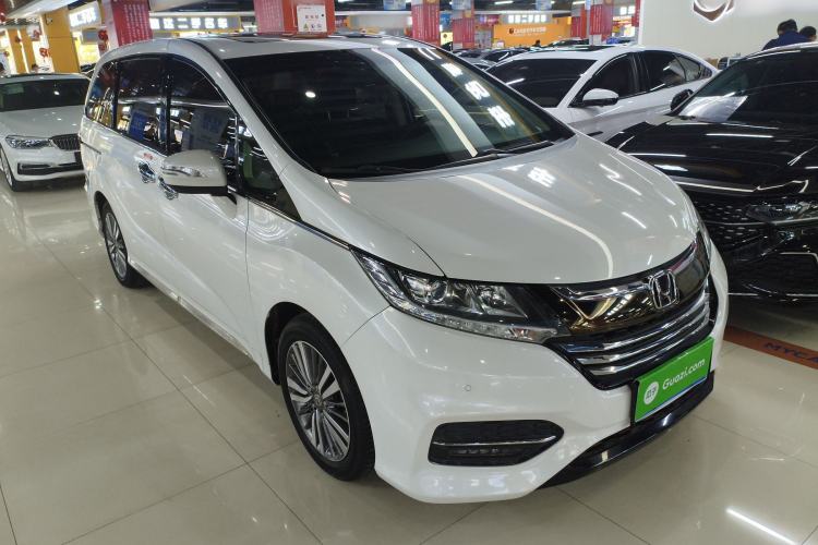 Used Honda Odyssey 2018 2.4L Luxury Edition Front Right 45 Deg