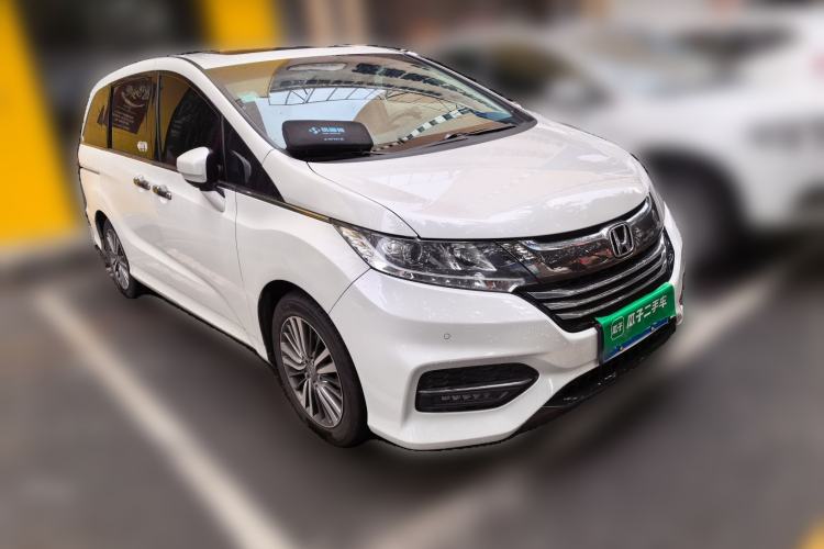 Used Honda Odyssey 2018 2.4L Luxury Edition Front Right 45 Deg