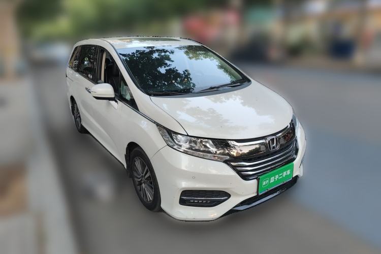 Used Honda Odyssey 2018 2.4L Luxury Edition Front Right 45 Deg