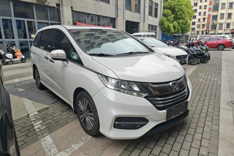Used Honda Odyssey 2018 2.4L Luxury Edition Front Right 45 Deg