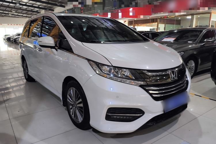 Used Honda Odyssey 2018 2.4L Luxury Edition Front Right 45 Deg