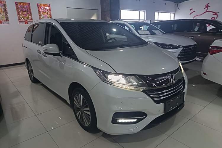 Used Honda Odyssey 2018 2.4L Supreme Edition Front Right 45 Deg