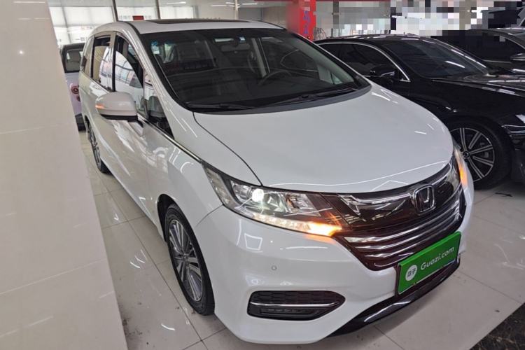 Used Honda Odyssey 2018 2.4L Luxury Edition Front Right 45 Deg