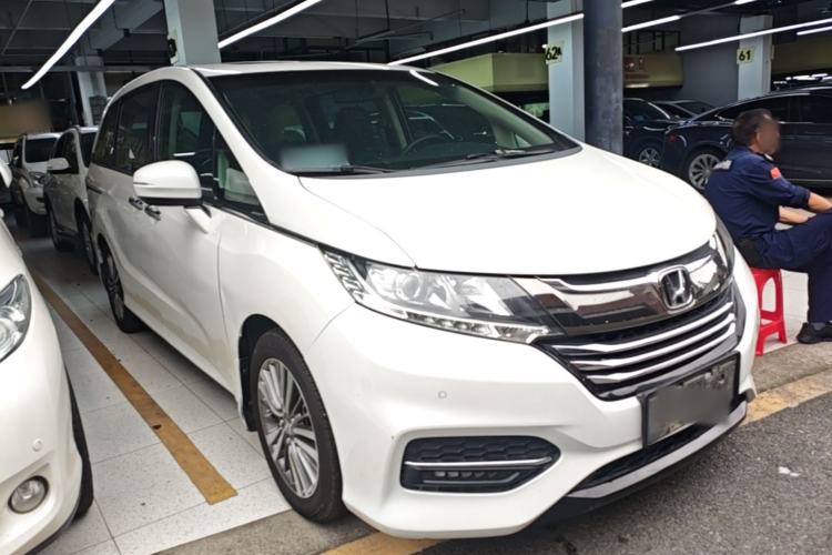 Used Honda Odyssey 2018 2.4L Luxury Edition Front Right 45 Deg