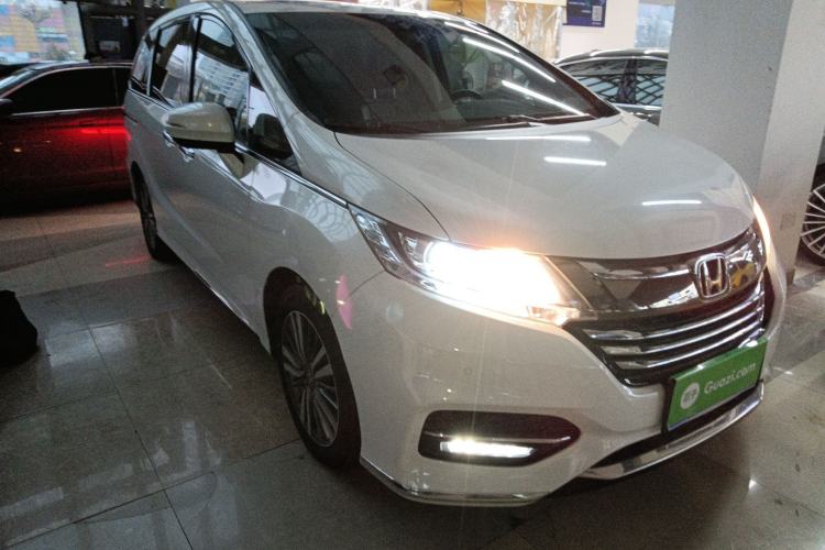 Used Honda Odyssey 2018 2.4L Luxury Edition Front Right 45 Deg