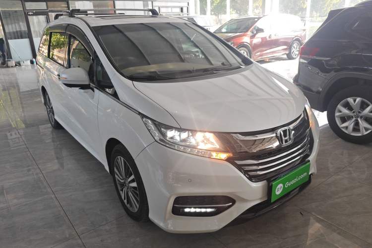 Used Honda Odyssey 2018 2.4L Smart Edition Front Right 45 Deg