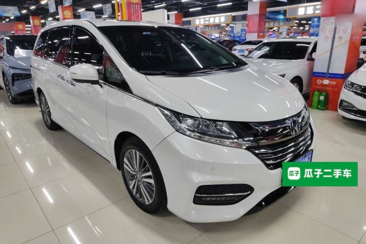 Used Honda Odyssey 2018 2.4L Luxury Edition Front Right 45 Deg