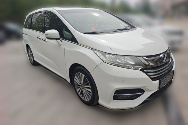 Used Honda Odyssey 2018 2.4L Luxury Edition Front Right 45 Deg