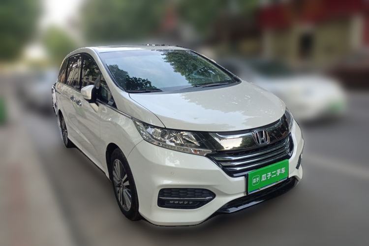 Used Honda Odyssey 2018 2.4L Luxury Edition Front Right 45 Deg