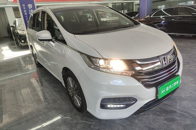Used Honda Odyssey 2018 2.4L Luxury Edition Front Right 45 Deg