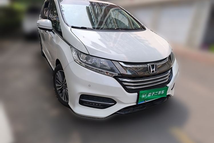Used Honda Odyssey 2018 2.4L Luxury Edition Front Right 45 Deg