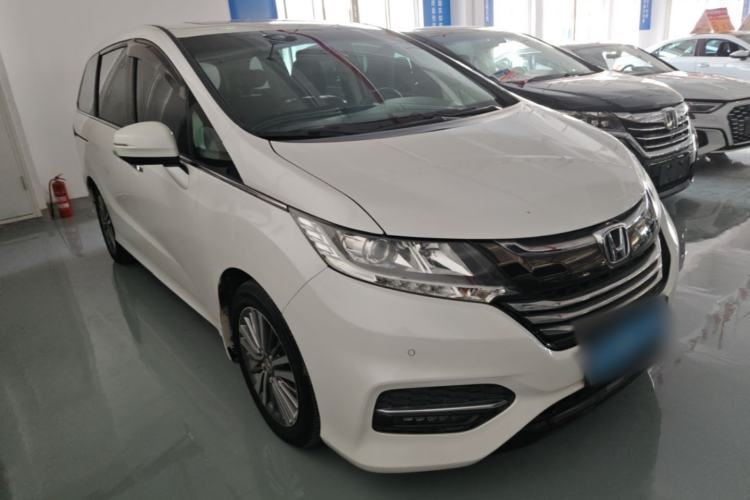 Used Honda Odyssey 2018 2.4L Luxury Edition Front Right 45 Deg