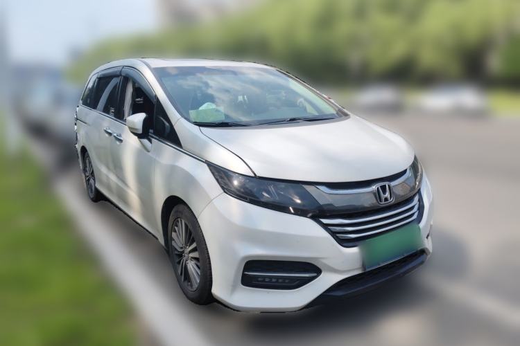 Used Honda Odyssey 2018 2.4L Luxury Edition Front Right 45 Deg