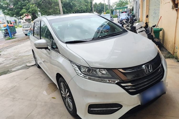 Used Honda Odyssey 2018 2.4L Luxury Edition Front Right 45 Deg