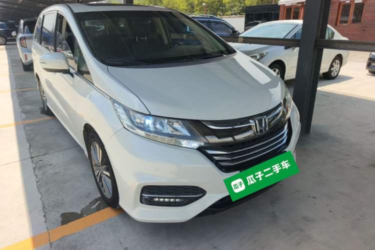 Used Honda Odyssey 2018 2.4L Luxury Edition Front Right 45 Deg