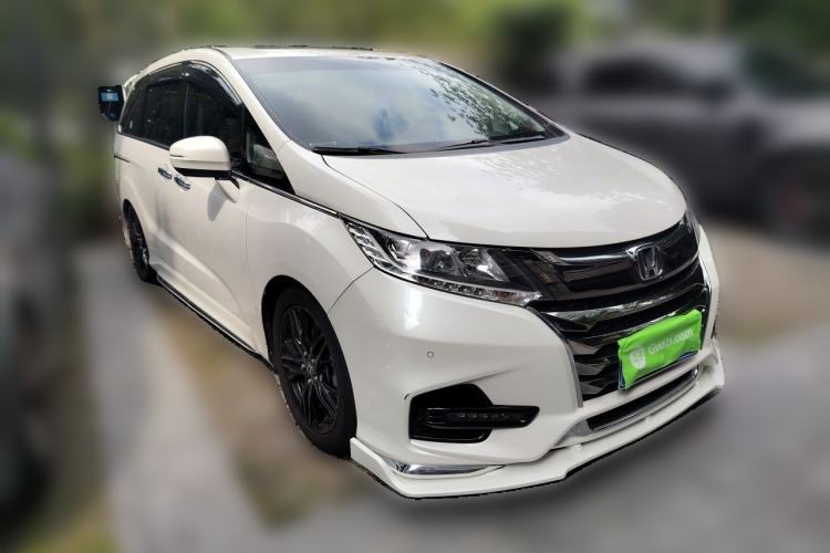 Used Honda Odyssey 2018 2.4L Luxury Edition Front Right 45 Deg