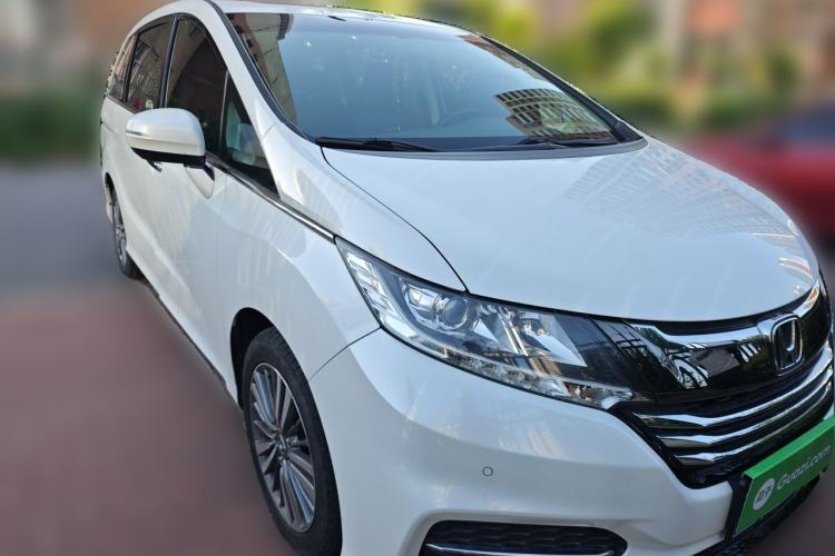 Used Honda Odyssey 2018 2.4L Luxury Edition Front Right 45 Deg