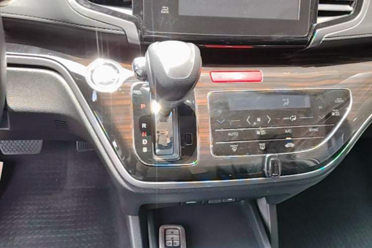 Used Honda Odyssey 2018 2.4L Smart Edition Gear Lever