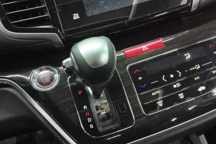 Used Honda Odyssey 2018 2.4L Smart Edition Gear Lever