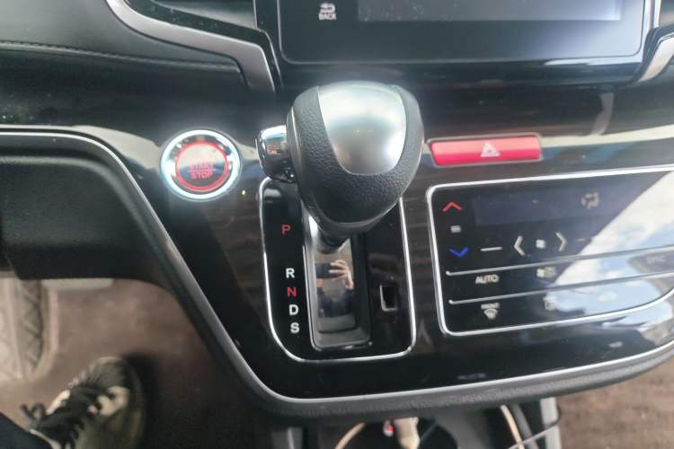 Used Honda Odyssey 2018 2.4L Smart Edition Gear Lever