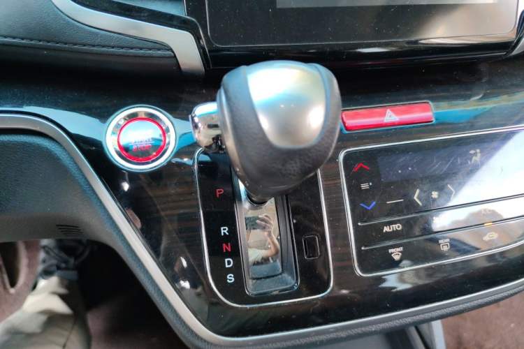 Used Honda Odyssey 2018 2.4L Smart Edition Gear Lever