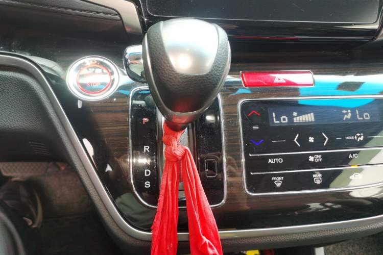 Used Honda Odyssey 2018 2.4L Smart Edition Gear Lever