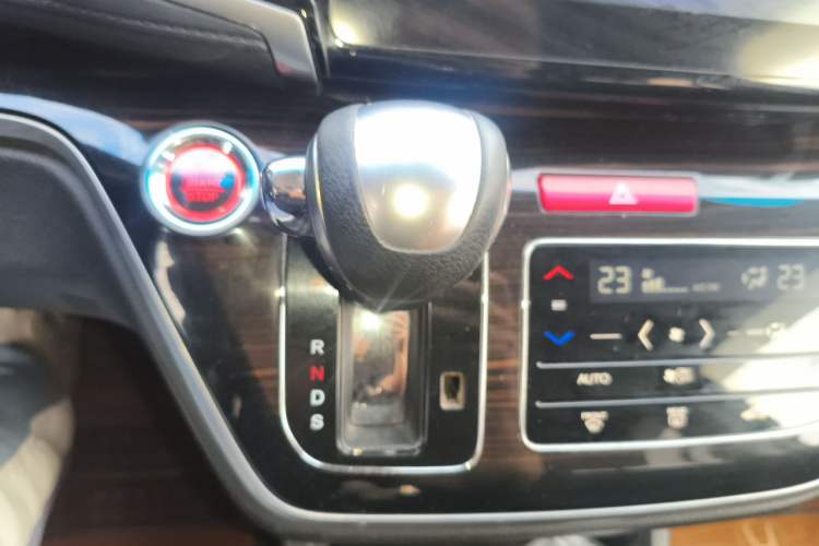 Used Honda Odyssey 2018 2.4L Smart Edition Gear Lever