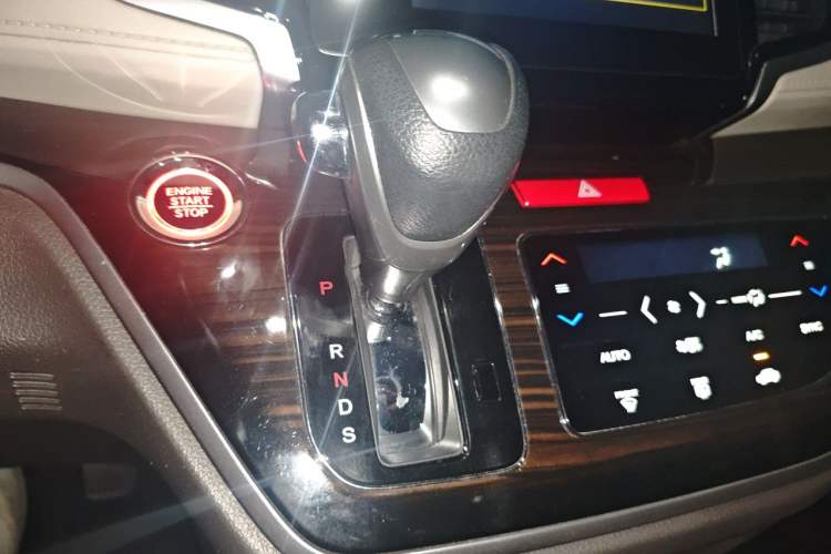 Used Honda Odyssey 2018 2.4L Smart Edition Gear Lever