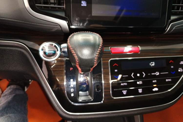 Used Honda Odyssey 2018 2.4L Smart Edition Gear Lever