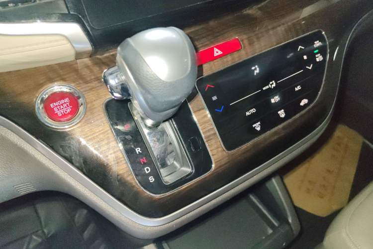 Used Honda Odyssey 2018 2.4L Luxury Edition Gear Lever