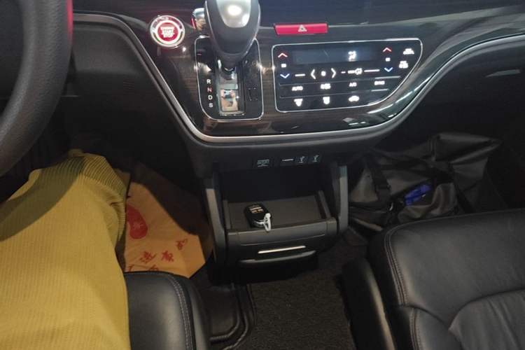 Used Honda Odyssey 2018 2.4L Luxury Edition Gear Lever