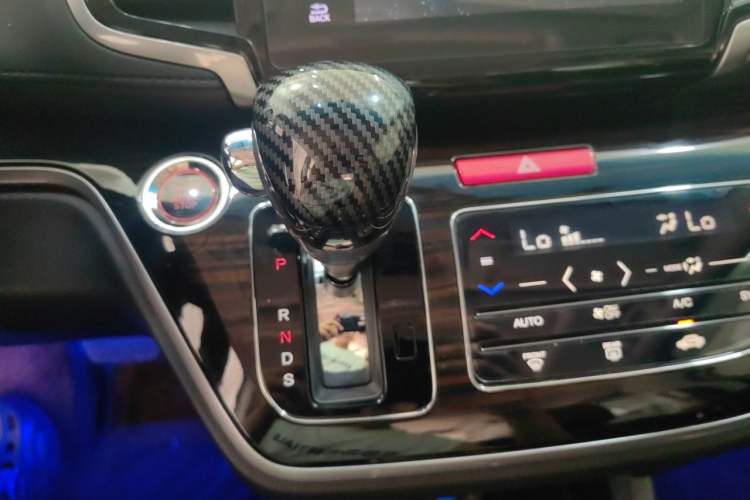Used Honda Odyssey 2018 2.4L Smart Edition Gear Lever