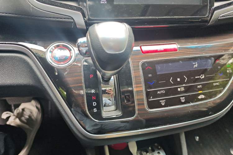 Used Honda Odyssey 2018 2.4L Smart Edition Gear Lever